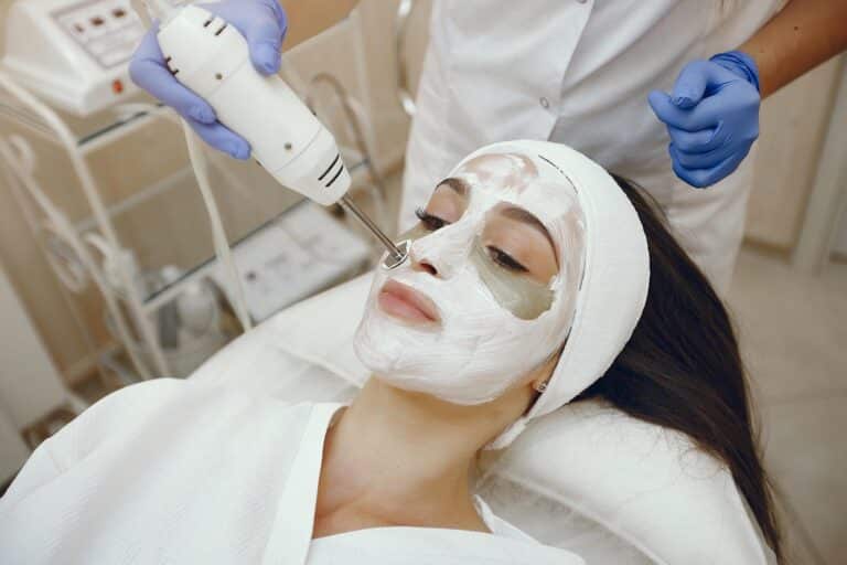 Choose the Right Aesthetic Treatment for Your Skin (3)