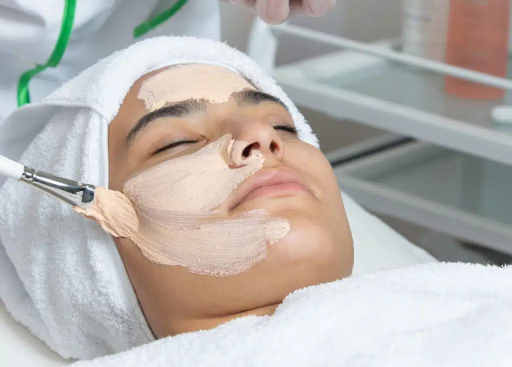 Cleanup & De-Tan Facial